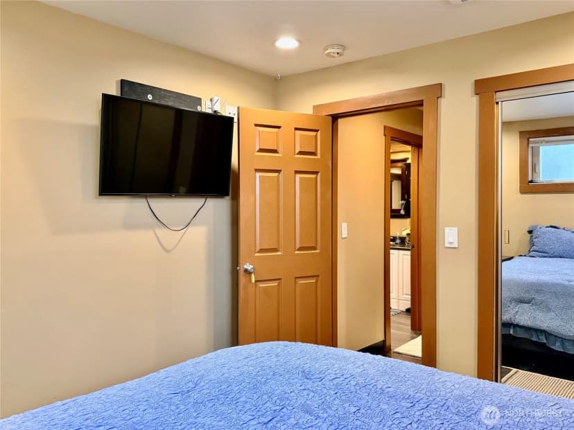 Property photo for 5006 3rd Avenue Nw, Seattle photo 25