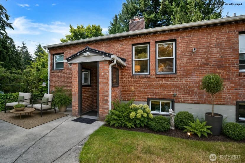 Property photo for 2407 Larch Way, Lynnwood photo 2
