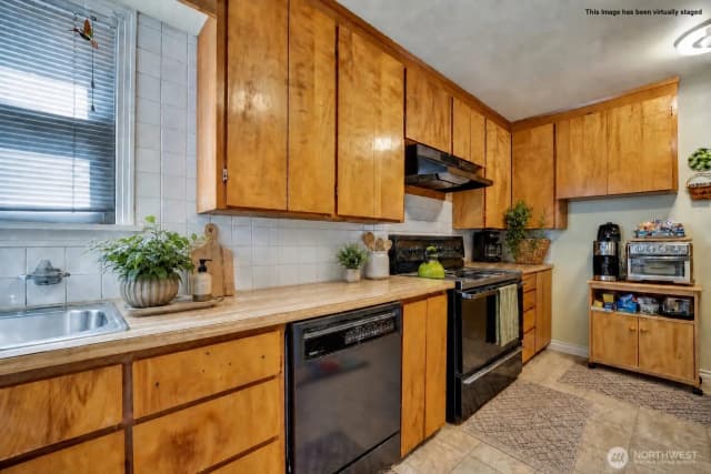 Property photo for 2407 Larch Way, Lynnwood photo 5