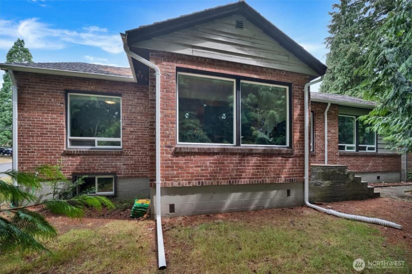 Property photo for 2407 Larch Way, Lynnwood photo 23