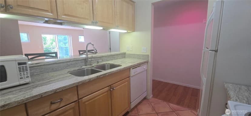 Property photo for 12345 Roosevelt Way Ne #406, Seattle photo 8