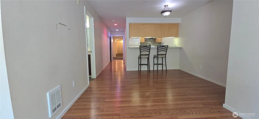 Property photo for 12345 Roosevelt Way Ne #406, Seattle photo 6