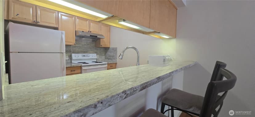 Property photo for 12345 Roosevelt Way Ne #406, Seattle photo 11