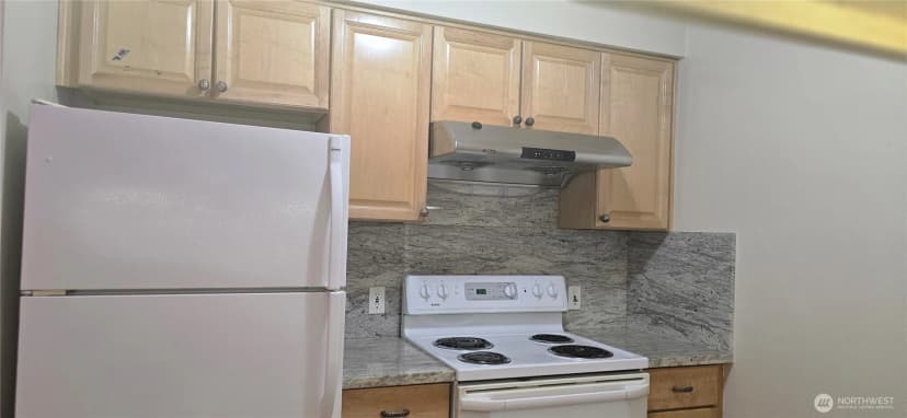 Property photo for 12345 Roosevelt Way Ne #406, Seattle photo 9
