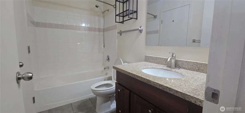 Property photo for 12345 Roosevelt Way Ne #406, Seattle photo 13