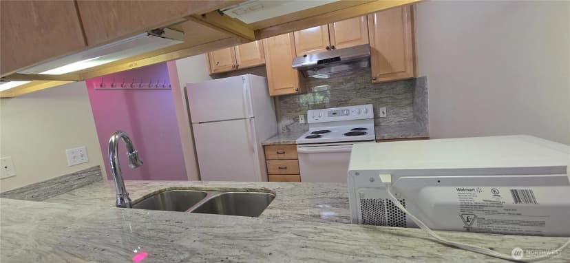 Property photo for 12345 Roosevelt Way Ne #406, Seattle photo 10