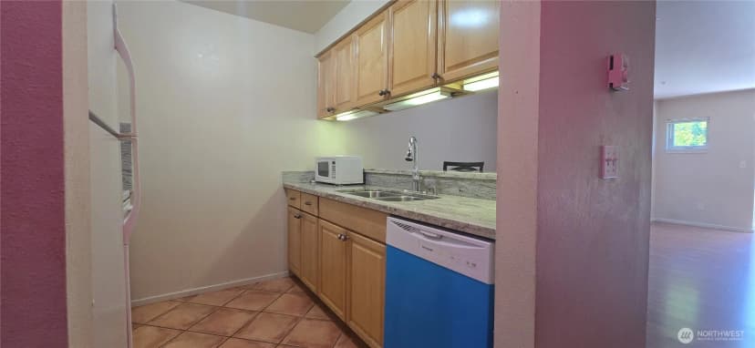 Property photo for 12345 Roosevelt Way Ne #406, Seattle photo 12
