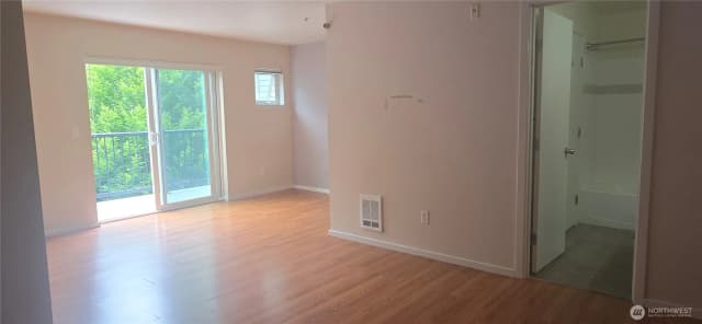 Property photo for 12345 Roosevelt Way Ne #406, Seattle photo 5