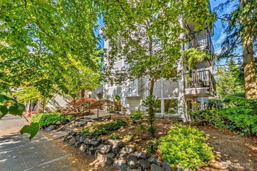 Property photo for 5912 California Avenue Sw #102, Seattle photo 17