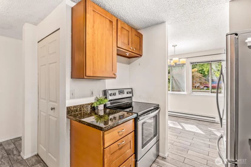 Property photo for 5912 California Avenue Sw #102, Seattle photo 7
