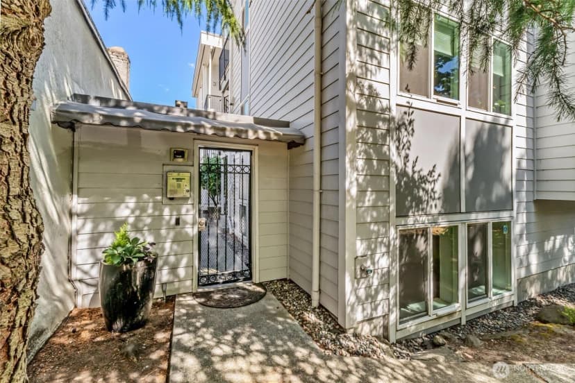 Property photo for 5912 California Avenue Sw #102, Seattle photo 15
