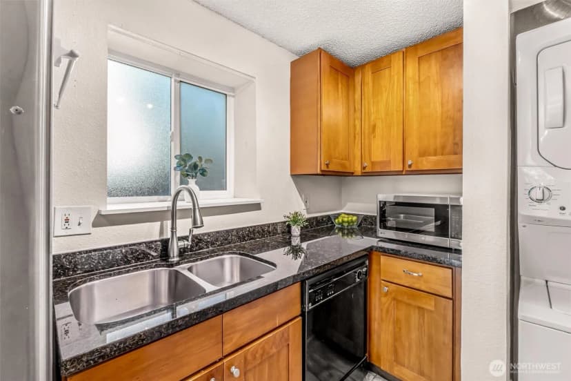 Property photo for 5912 California Avenue Sw #102, Seattle photo 6