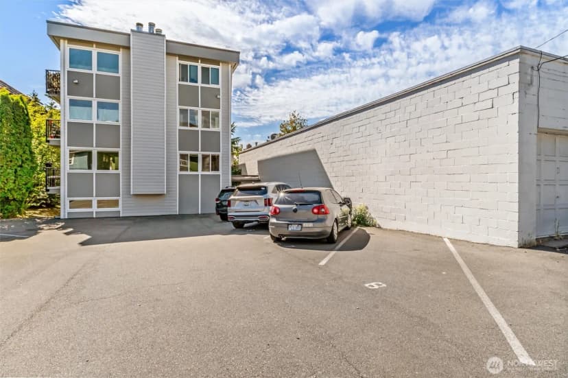 Property photo for 5912 California Avenue Sw #102, Seattle photo 19