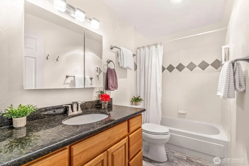 Property photo for 5912 California Avenue Sw #102, Seattle photo 11