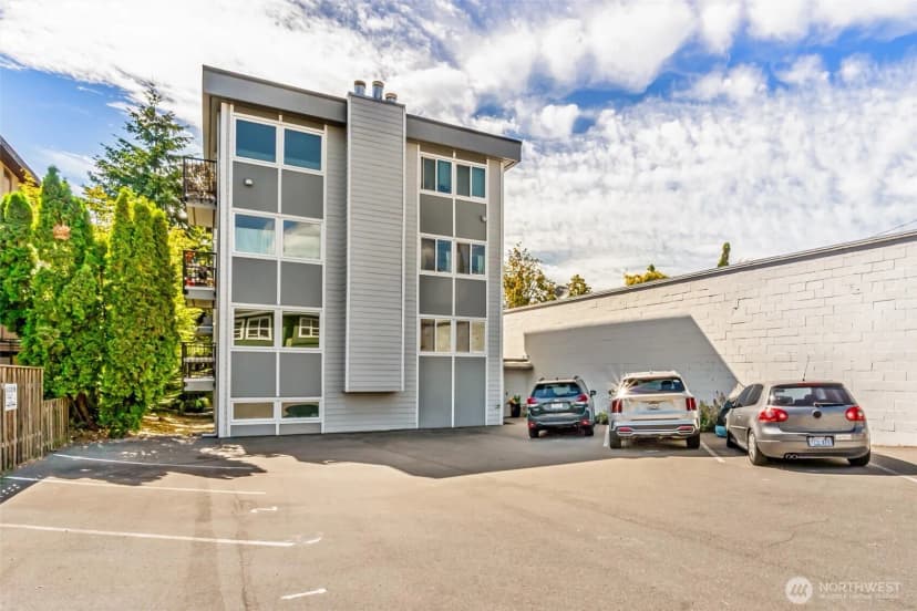 Property photo for 5912 California Avenue Sw #102, Seattle photo 18