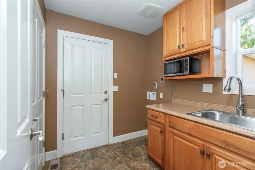 Property photo for 1706 Lower Elwha Road, Port Angeles photo 16