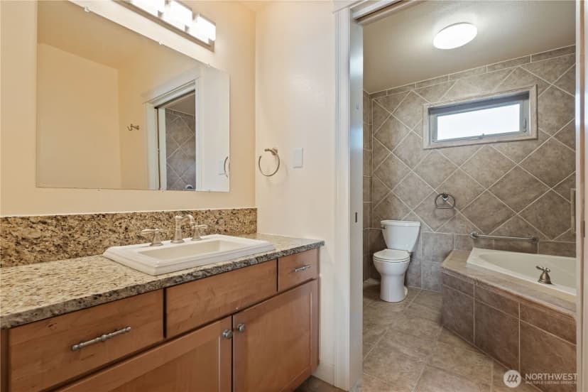 Property photo for 1300 Peace Portal Dr #206, Blaine photo 21