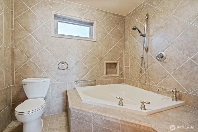 Property photo for 1300 Peace Portal Dr #206, Blaine photo 22