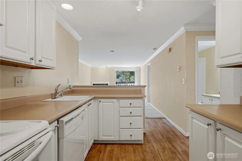 Property photo for 1003 156th Avenue Ne #308, Bellevue photo 11