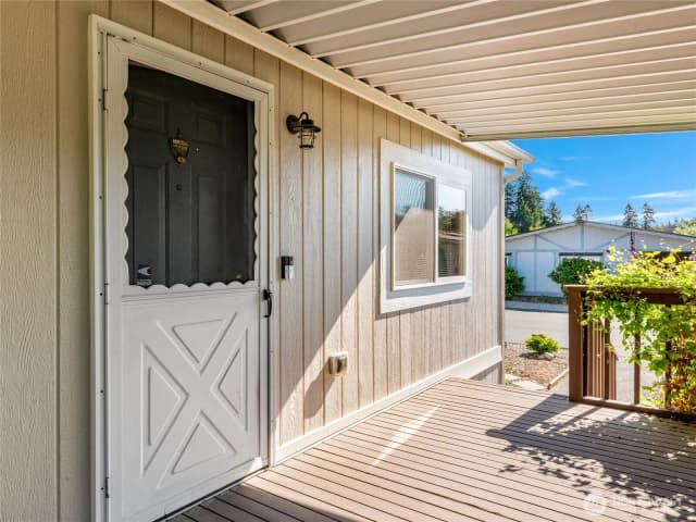 Property photo for 6883 Capricorn Lane Ne, Bremerton photo 2