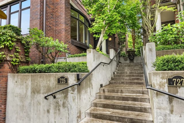 Property photo for 725 Harvard Avenue E, Seattle photo 3