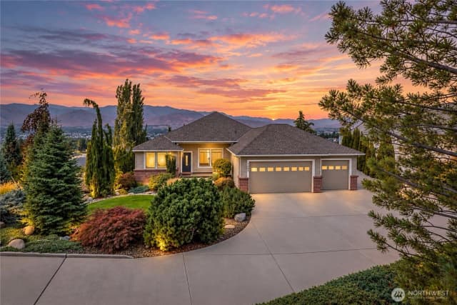 Property photo for 2390 Catalina Drive, East Wenatchee