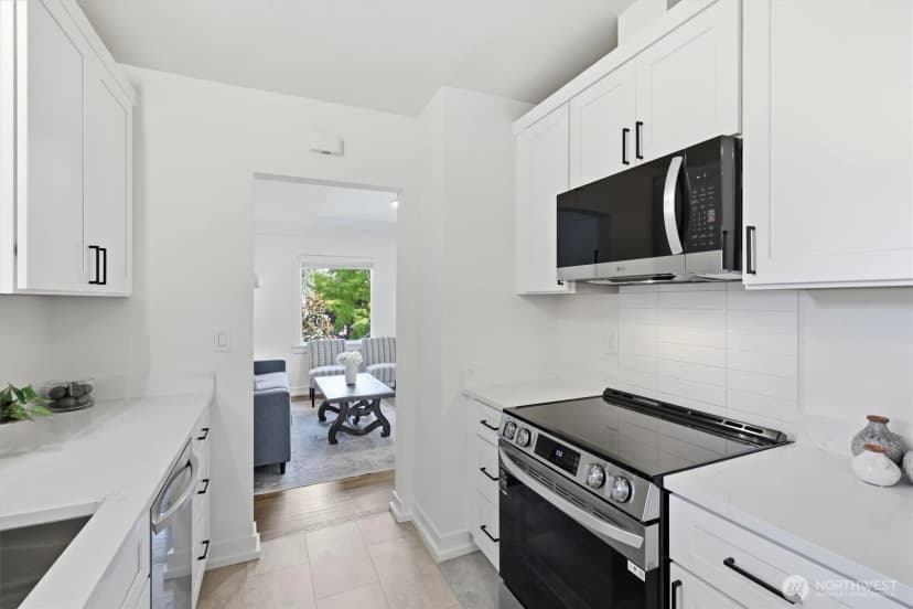 Property photo for 13349 25th Avenue Ne, Seattle photo 13