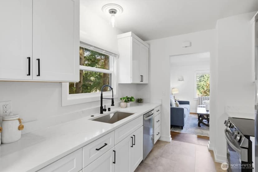 Property photo for 13349 25th Avenue Ne, Seattle photo 12