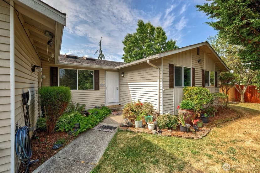 Property photo for 6410 65th Place Ne, Marysville photo 2