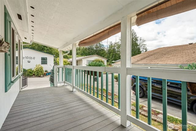 Property photo for 592 Ne Saturn Lane, Bremerton photo 3