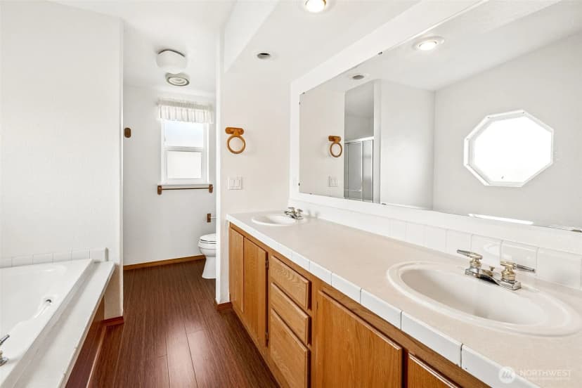 Property photo for 592 Ne Saturn Lane, Bremerton photo 17