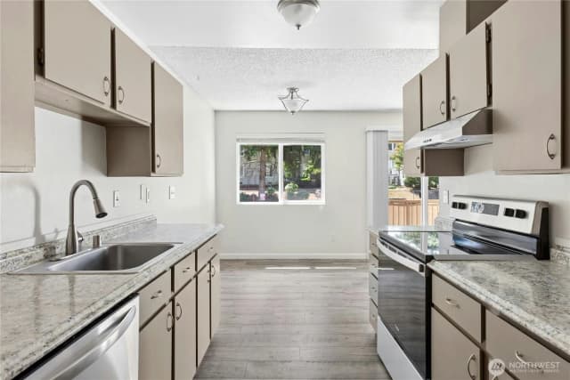 Property photo for 14136 74th Place Ne #15c, Kirkland photo 4