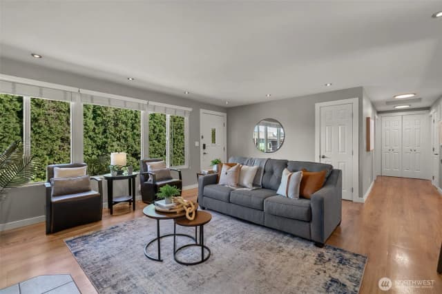 Property photo for 10527 Beardslee Boulevard, Bothell photo 2