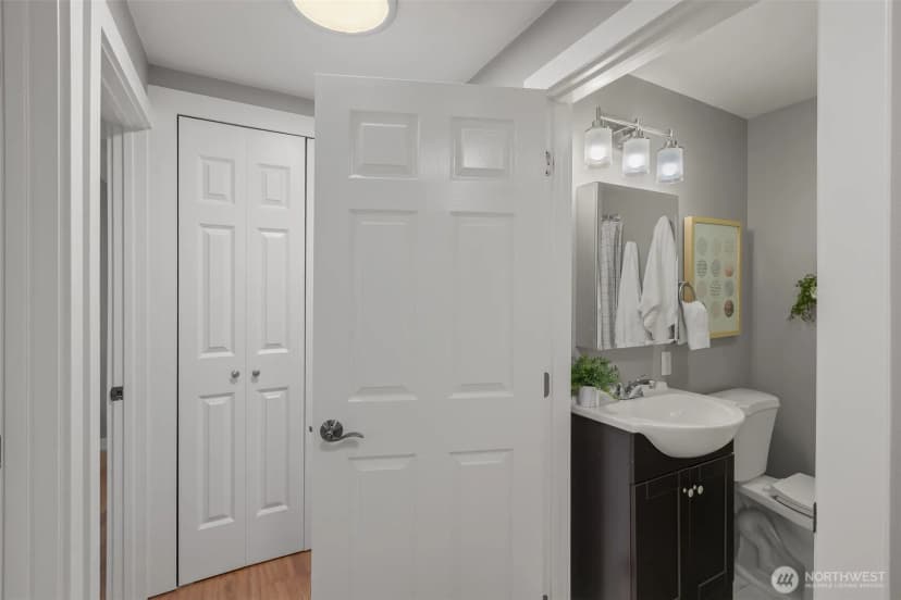 Property photo for 10527 Beardslee Boulevard, Bothell photo 17