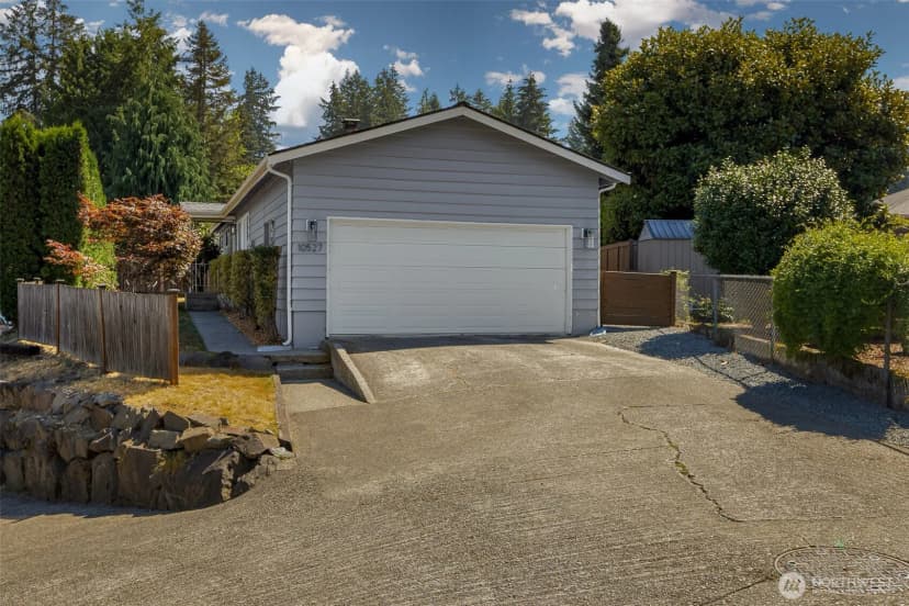 Property photo for 10527 Beardslee Boulevard, Bothell photo 25