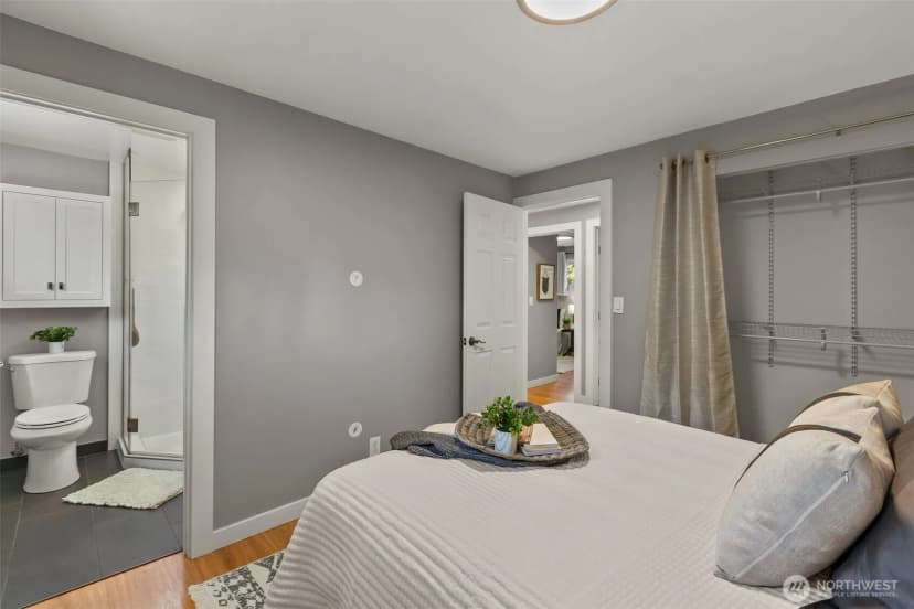 Property photo for 10527 Beardslee Boulevard, Bothell photo 12