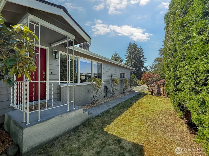 Property photo for 10527 Beardslee Boulevard, Bothell photo 22