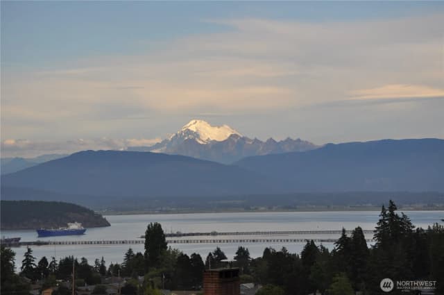 Property photo for 4402 E Avenue, Anacortes photo 3