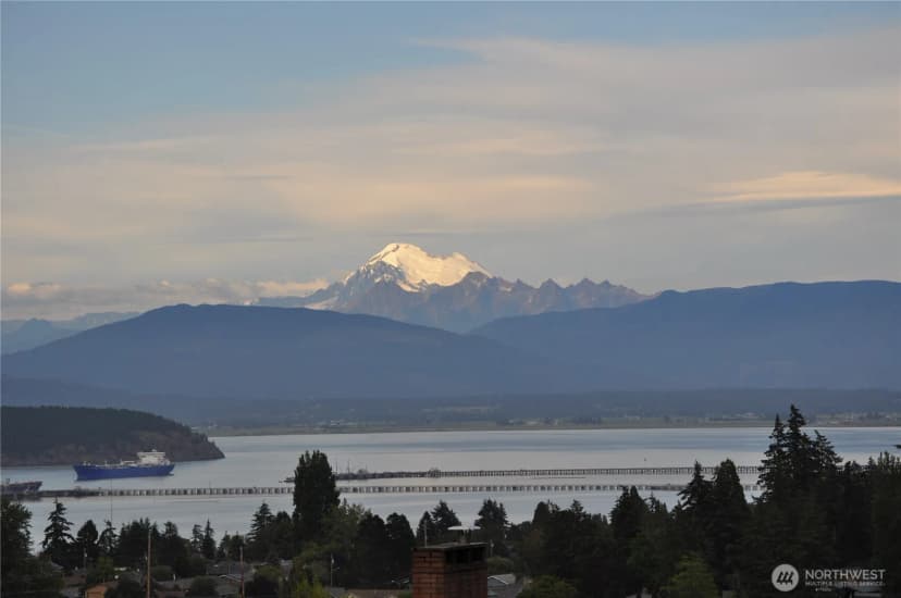Property photo for 4402 E Avenue, Anacortes photo 3