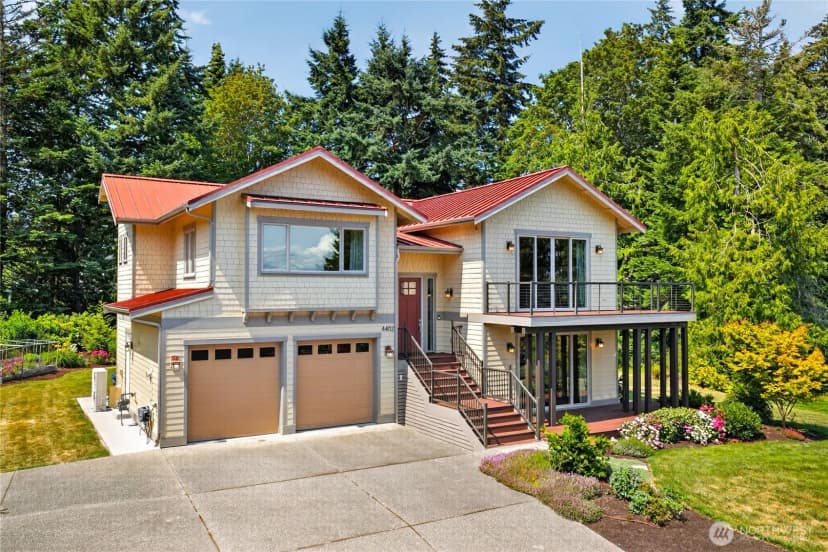 Property photo for 4402 E Avenue, Anacortes