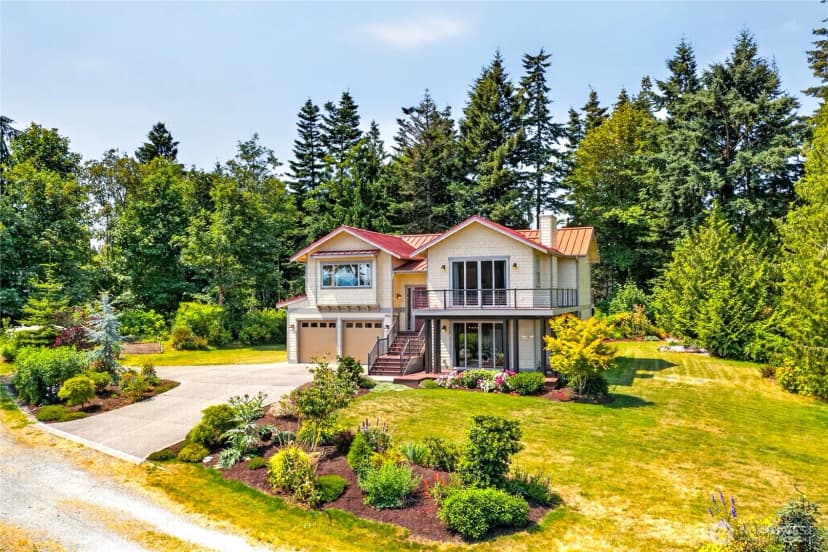 Property photo for 4402 E Avenue, Anacortes photo 2