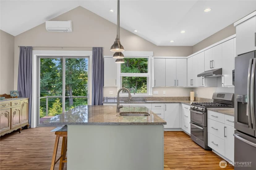 Property photo for 4402 E Avenue, Anacortes photo 25