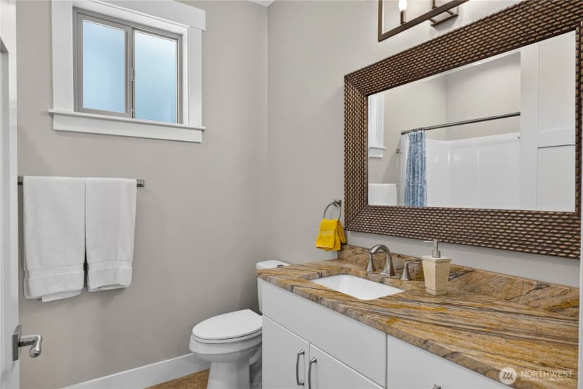 Property photo for 4402 E Avenue, Anacortes photo 36