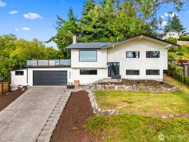 Property photo for 904 Puget Street, Bellingham photo 2