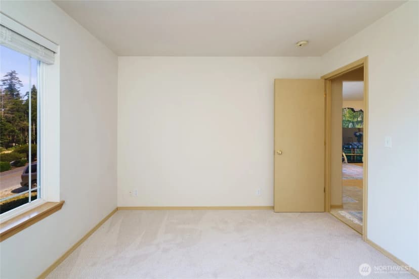 Property photo for 744 Shelter Bay Dr, La Conner photo 18