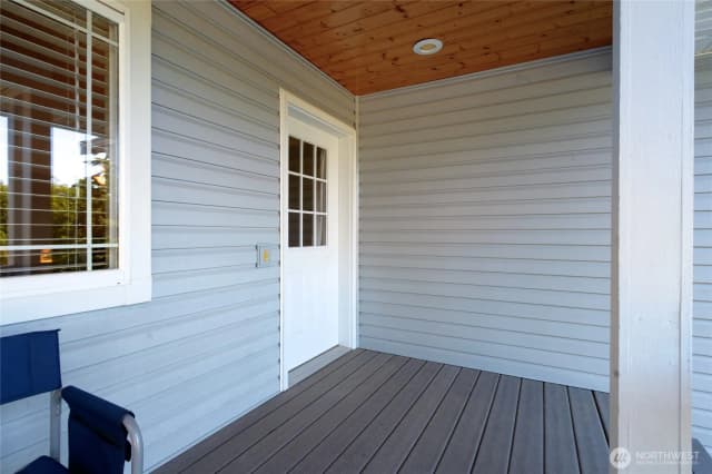 Property photo for 744 Shelter Bay Dr, La Conner photo 4