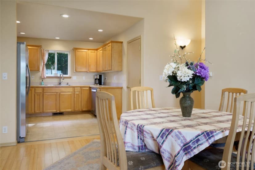 Property photo for 744 Shelter Bay Dr, La Conner photo 8