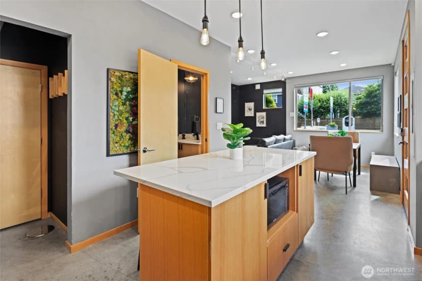 Property photo for 724 S Willow Street, Seattle photo 15