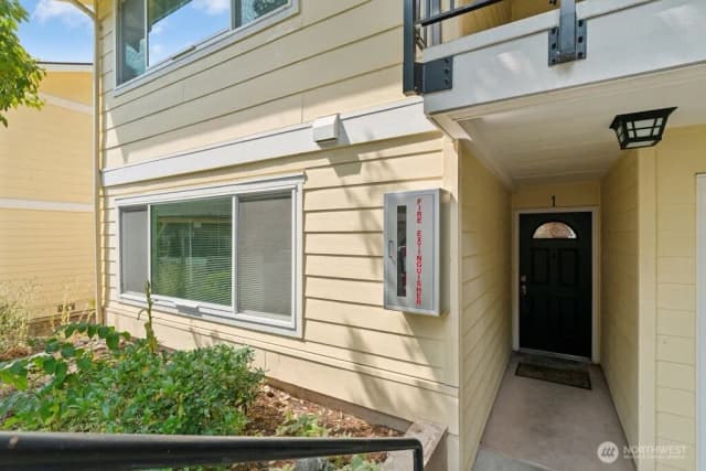 Property photo for 14602 Ne 51st Street #d1, Bellevue photo 2