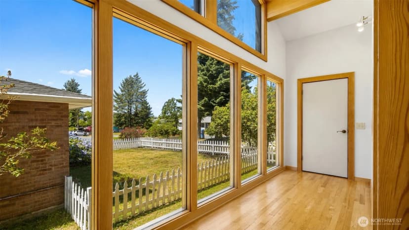 Property photo for 351 Ne 163rd, Shoreline photo 5